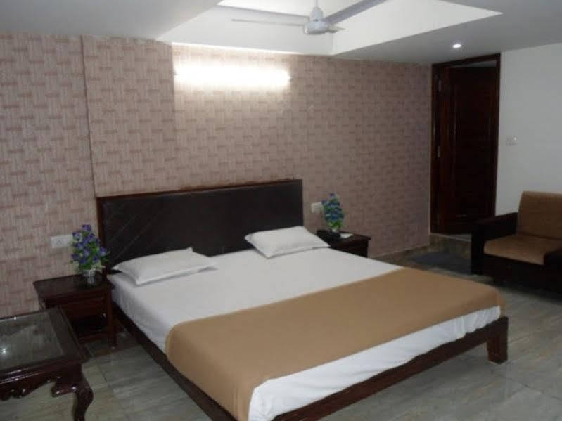 Hotel Seven Ahmedabad Eksteriør billede