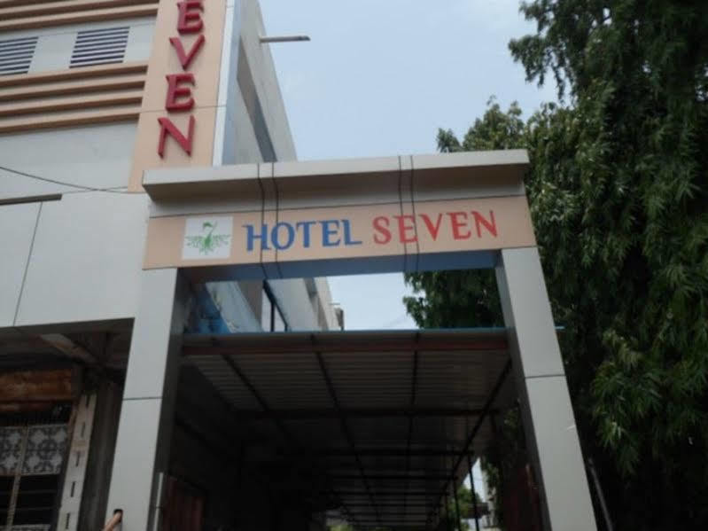 Hotel Seven Ahmedabad Eksteriør billede